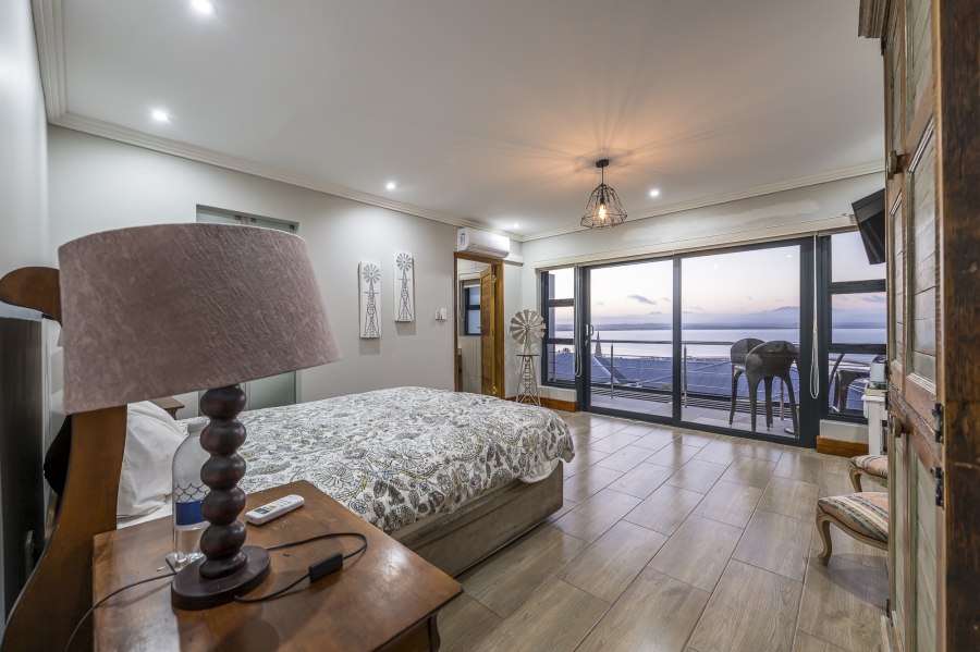 6 Bedroom Property for Sale in Mossel Bay Central Western Cape
